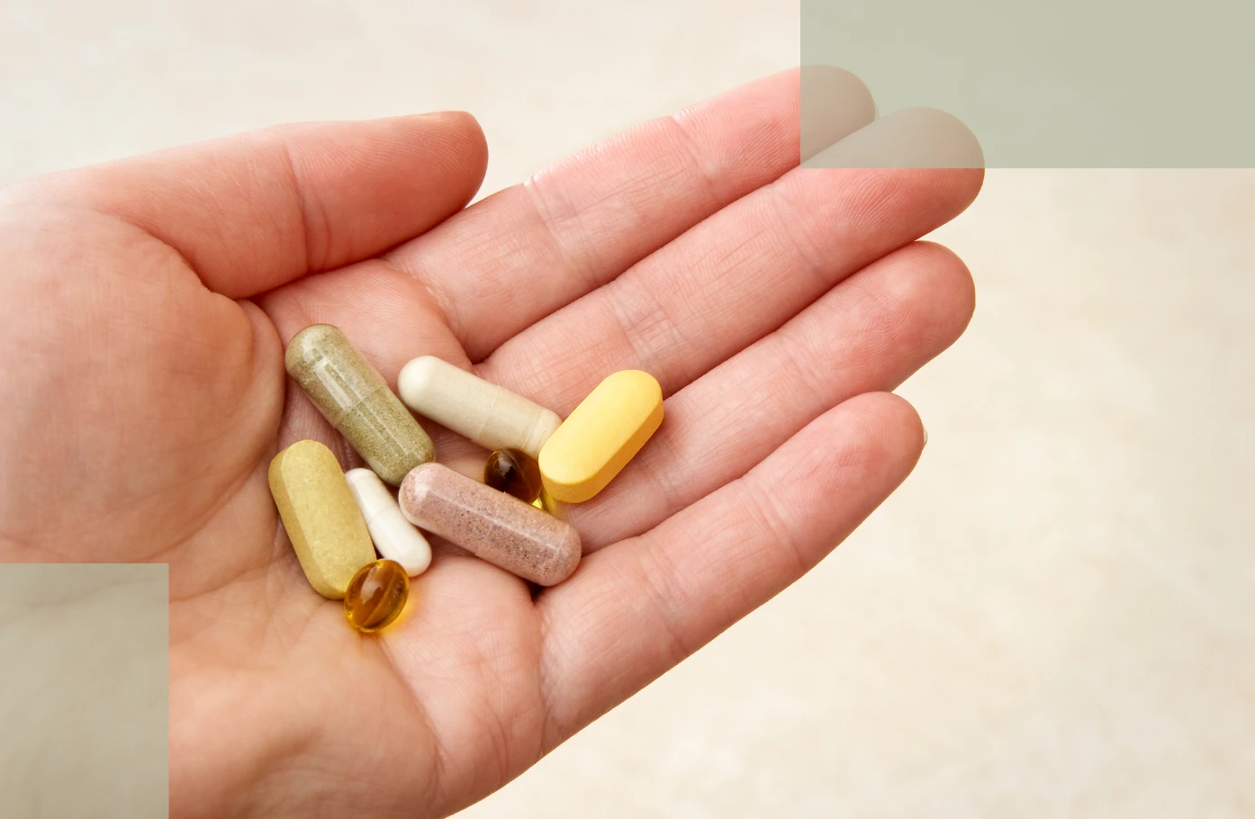 Best Shampoo for Postpartum Hair Loss Vitamins vs. Topical Care — What Works Faster-01