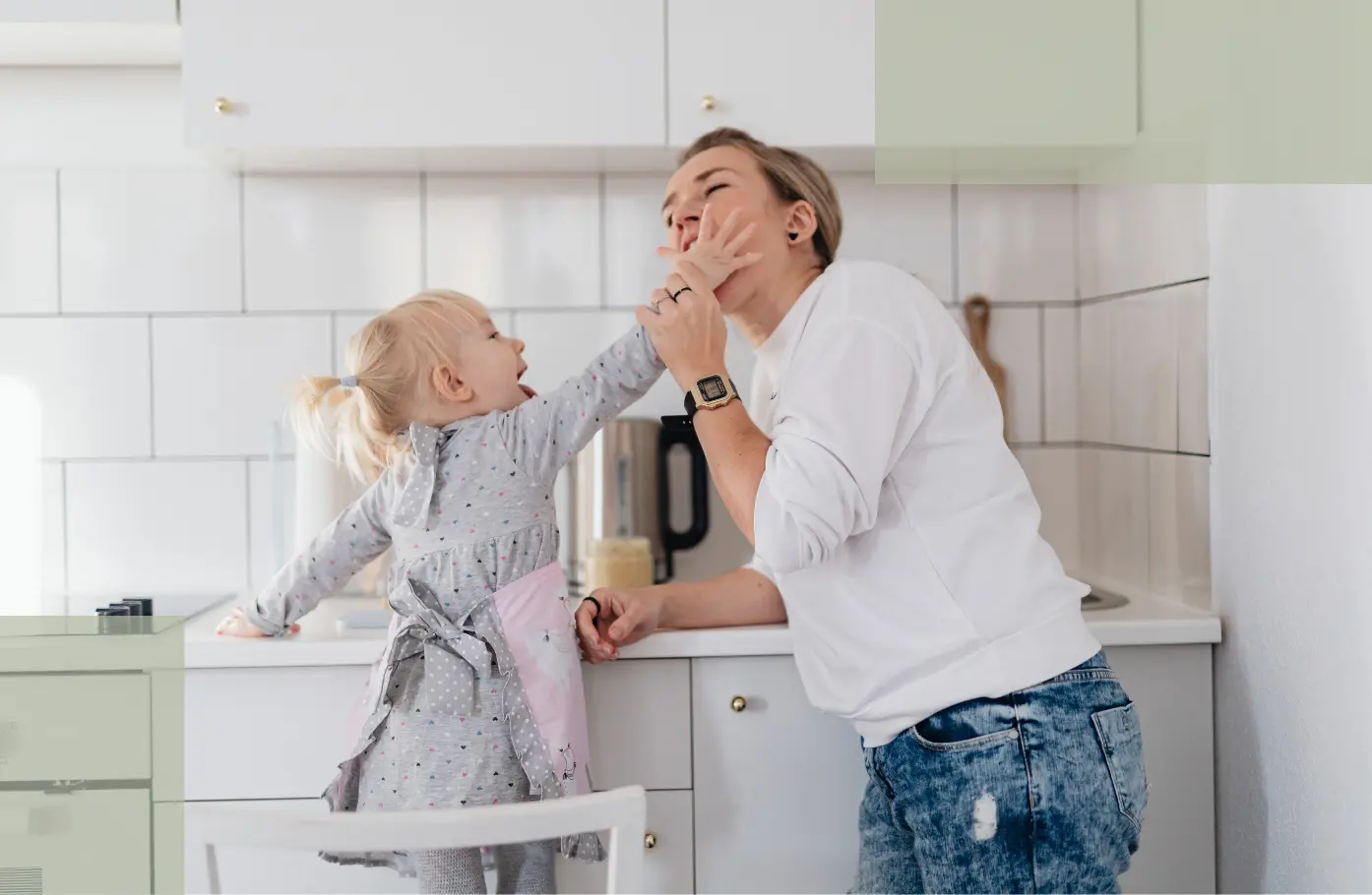 Why Postpartum Hair Loss Feels Overwhelming Motherhood, Identity & Rhythm