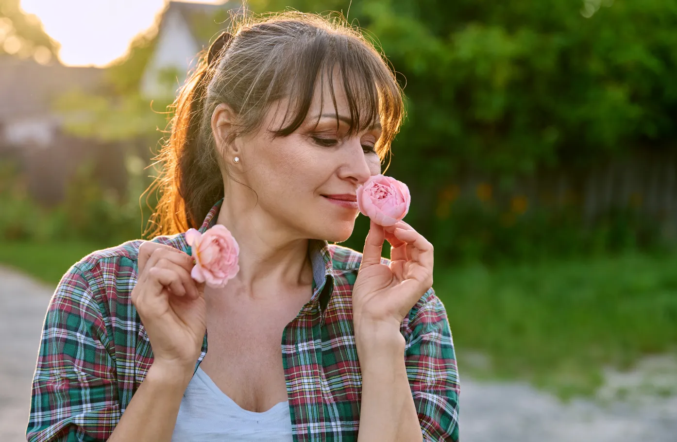 Perimenopausal Women:Why Hair Loss Becomes Slower, Longer-Lasting, and Harder to Recover