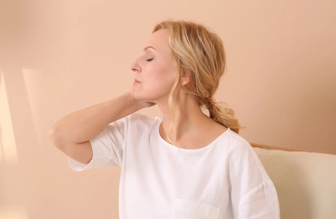 Thyroid-Axis–Related Hair LossHypothyroidism, Hyperthyroidism, and Postpartum Thyroiditis — Why the Thyroid Disrupts the Hair Cycle