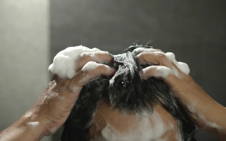 “Avoiding Shampoo Less is More” — Why This Can Make Your Scalp Worse