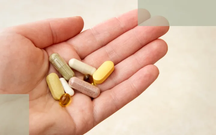Best Shampoo for Postpartum Hair Loss Vitamins vs. Topical Care — What Works Faster-01
