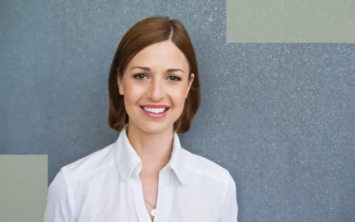 Hair Loss Reasons Female- Causes & Gentle Care with Evavitae