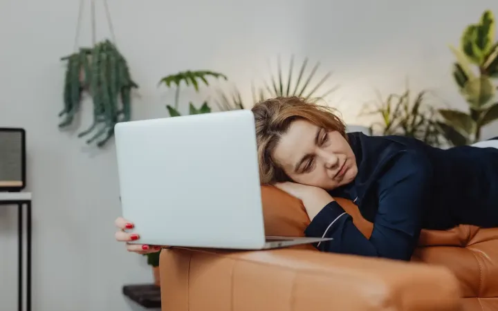 High Stress + Sleep DeprivationWhy This Combination Is More Likely to Turn Small Nutrient Gaps Into Hair Loss