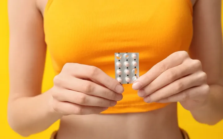 Hormonal Contraception and Post-Withdrawal Hair Loss:Why Shedding Often Starts Later — Not Right Away