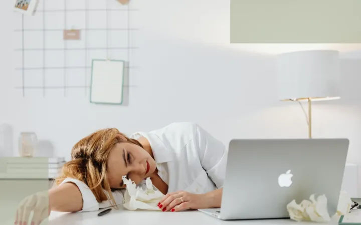 Psychological MisconceptionsWhy Trying Harder to “Fix Your Mindset” Can Actually Slow Stress Hair Loss Recovery