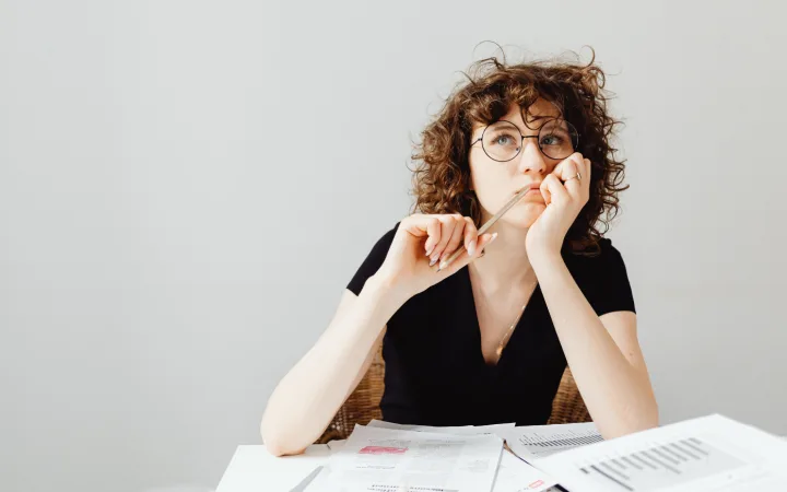 The Visibility Pressure of a Widening Hair Part Why It Feels Harder Than Short-Term Shedding