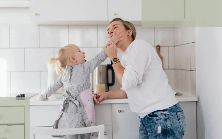 Why Postpartum Hair Loss Feels Overwhelming Motherhood, Identity & Rhythm